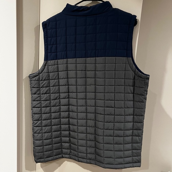 Notre Dame Men's Lightweight Quilted Vest - Picture 3 of 6